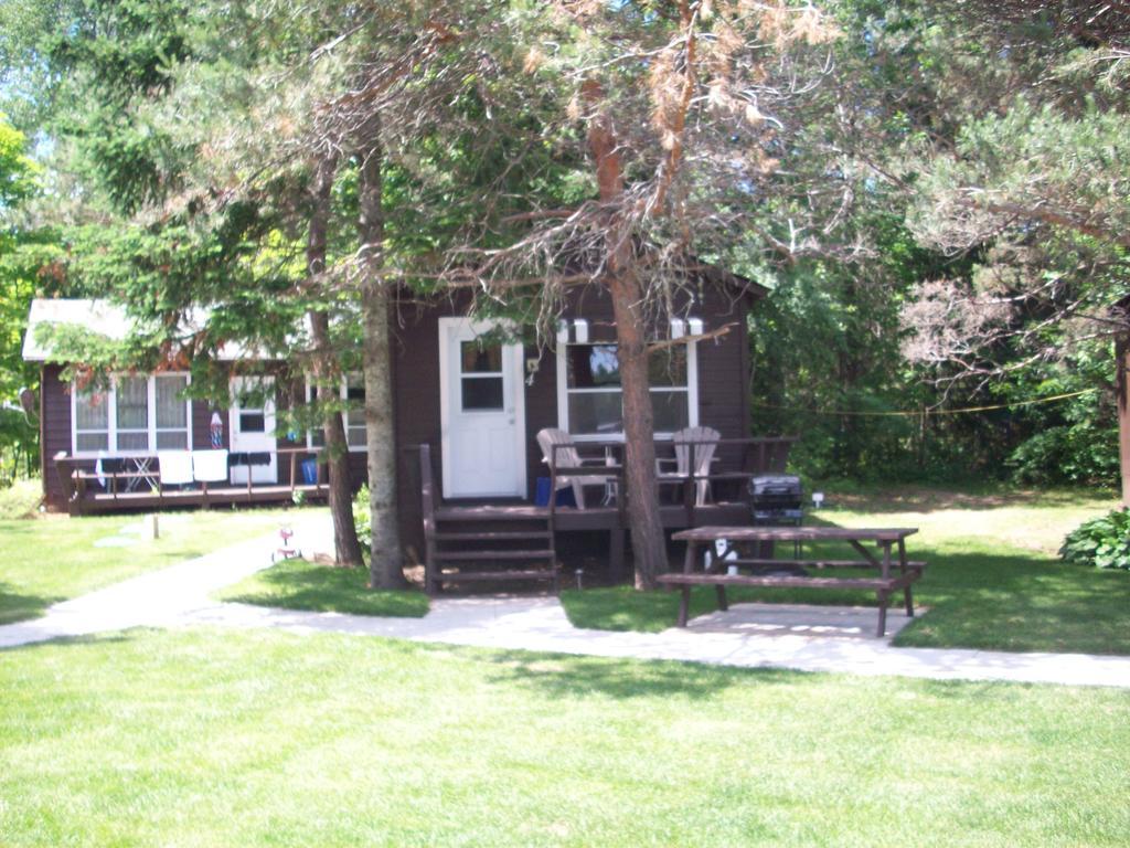 Lakewoods Cottage Oxtongue Lake الغرفة الصورة