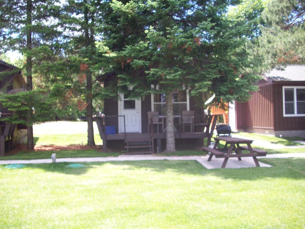 Lakewoods Cottage Oxtongue Lake الغرفة الصورة