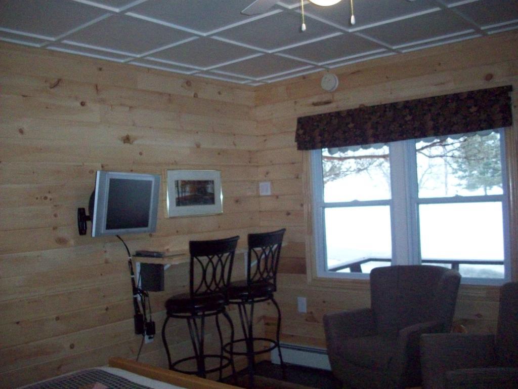 Lakewoods Cottage Oxtongue Lake الغرفة الصورة